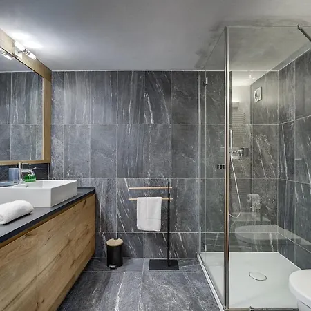 Pic Janvier, Alpes Agency, Les Praz, Chamonix, Sleeps 4-6 *