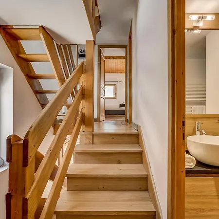 Pic Janvier, Alpes Agency, Les Praz, Chamonix, Sleeps 4-6 *